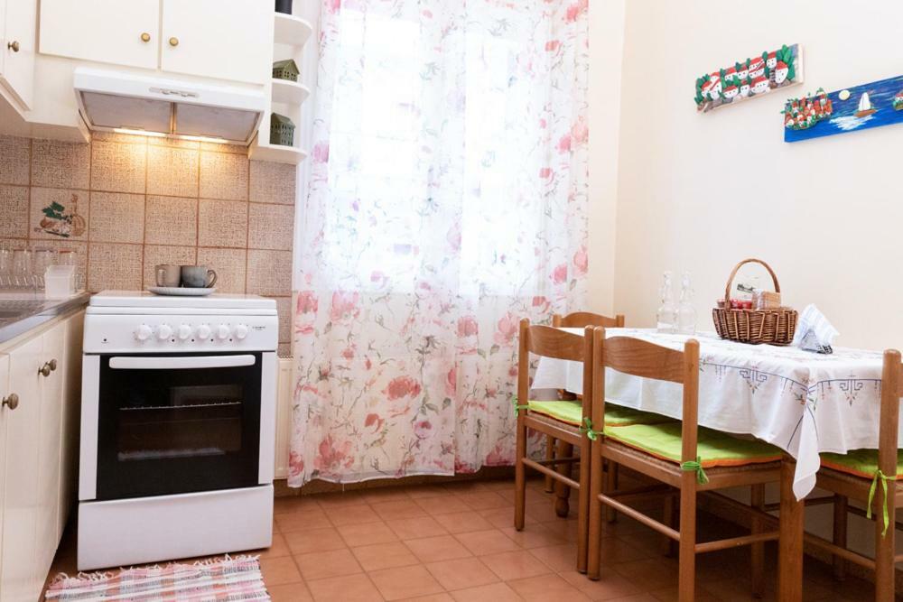 شقة Panos House Kiáton المظهر الخارجي الصورة
